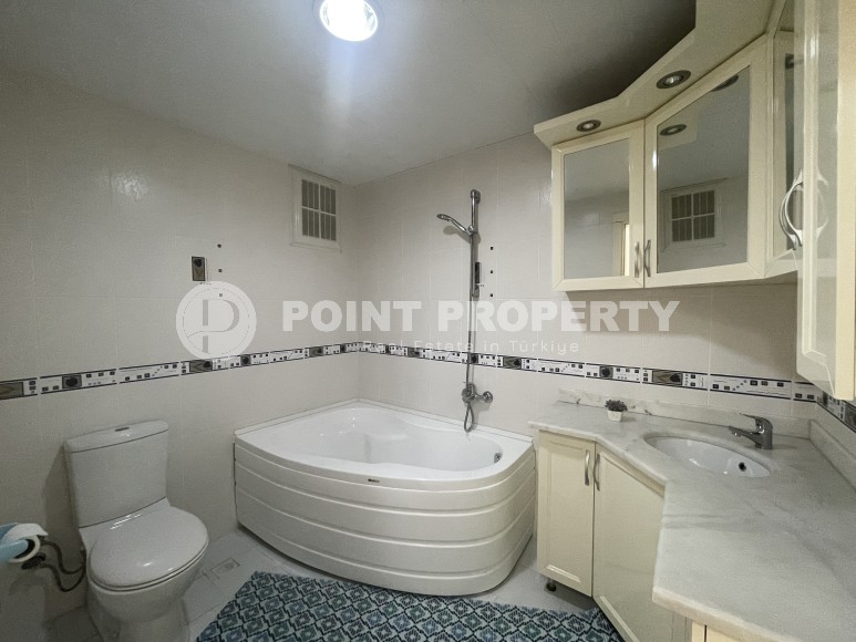 Furnished apartment 2+1 with panoramic views of the city and the sea, 600 meters from the sea, in the center of Mahmutlar-id-7418-photo-16