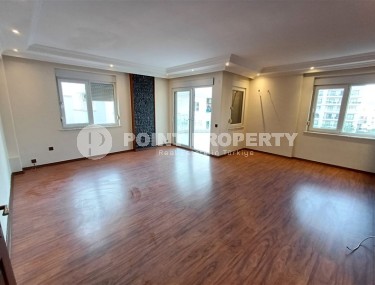 Duplex apartment 4+1, with a total area of 220 m2, on the 5th floor with an attic in a complex built in 2006-id-7423-photo-2