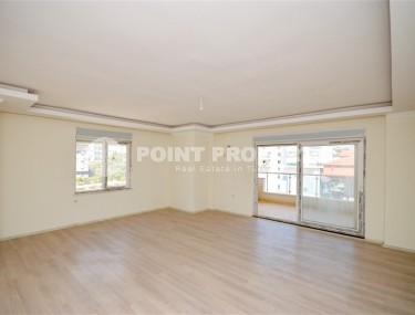 Большая двухуровневая квартира с панорамным видом на город и горы, в полутора километрах от моря-id-7427-фото-2