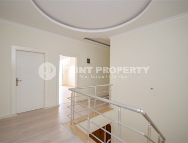 Большая двухуровневая квартира с панорамным видом на город и горы, в полутора километрах от моря-id-7427-фото-4