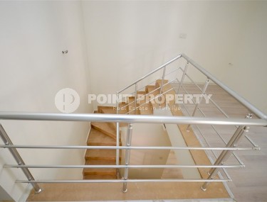 Большая двухуровневая квартира с панорамным видом на город и горы, в полутора километрах от моря-id-7427-фото-5