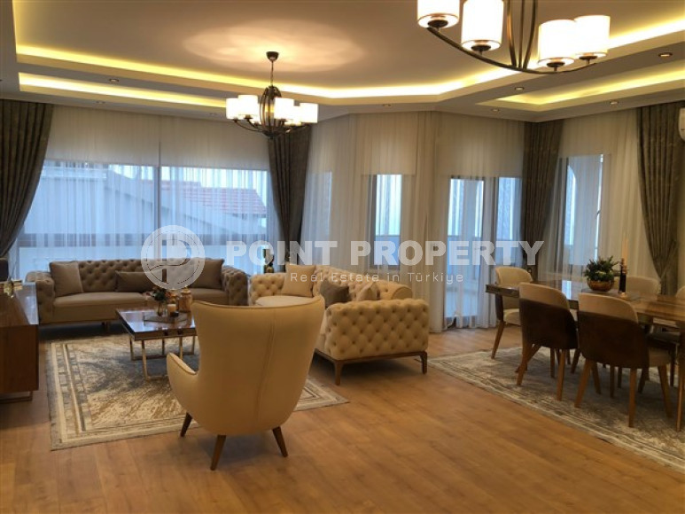 Designer three-bedroom apartment, 120m², on the Alanya Peninsula, in the fortress, in the center of Alanya-id-1573-photo-2