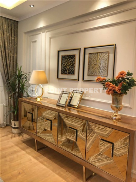 Designer three-bedroom apartment, 120m², on the Alanya Peninsula, in the fortress, in the center of Alanya-id-1573-photo-6