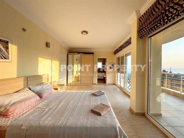 Detached two-storey villa with a swimming pool and a garden, in a prestigious area of Alanya - Kestel-id-7434-photo-11