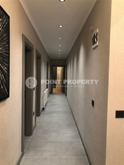 Designer three-bedroom apartment, 120m², on the Alanya Peninsula, in the fortress, in the center of Alanya-id-1573-photo-12