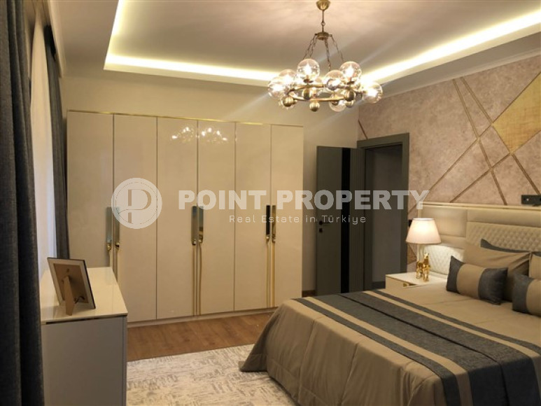 Designer three-bedroom apartment, 120m², on the Alanya Peninsula, in the fortress, in the center of Alanya-id-1573-photo-17