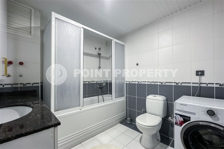 Просторная квартира с современным дизайном, комфортабельной мебелью и всей необходимой бытовой техникой, в центре района Тосмур-id-7440-фото-11