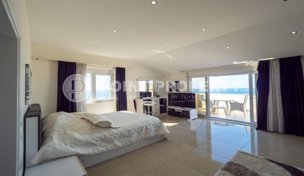 Панорамная двухуровневая квартира с видом на море на 3-м этаже с мансардой, в 500 метрах от пляжа и набережной-id-7454-фото-5