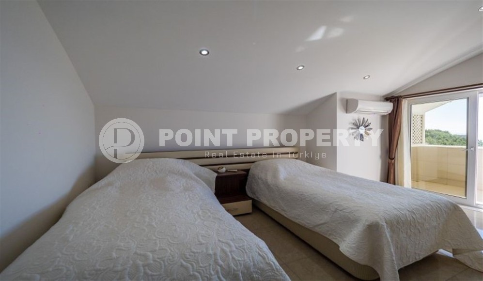 Панорамная двухуровневая квартира с видом на море на 3-м этаже с мансардой, в 500 метрах от пляжа и набережной-id-7454-фото-7