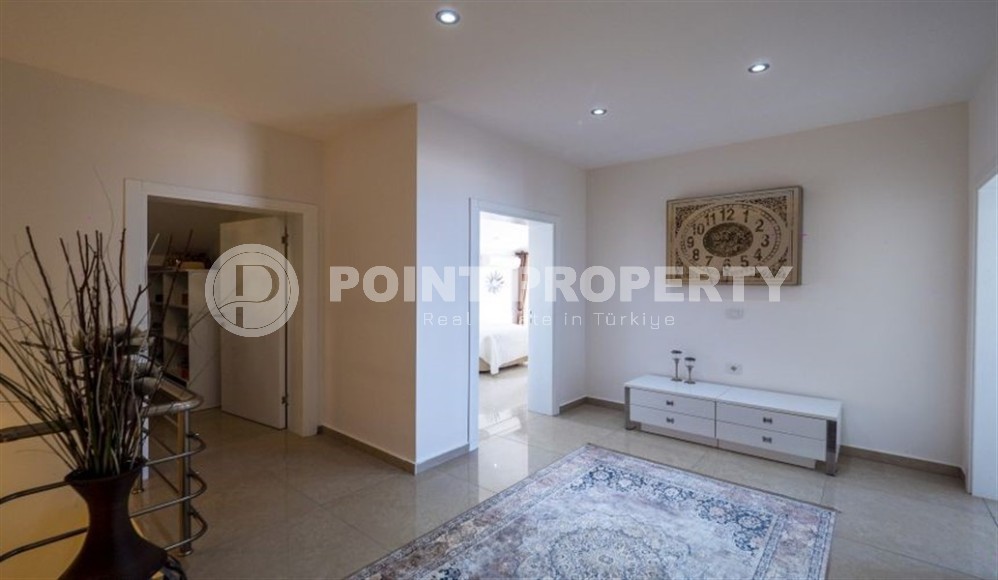 Панорамная двухуровневая квартира с видом на море на 3-м этаже с мансардой, в 500 метрах от пляжа и набережной-id-7454-фото-8