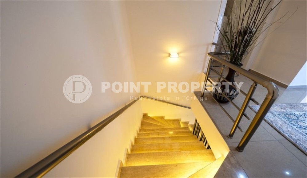 Панорамная двухуровневая квартира с видом на море на 3-м этаже с мансардой, в 500 метрах от пляжа и набережной-id-7454-фото-9