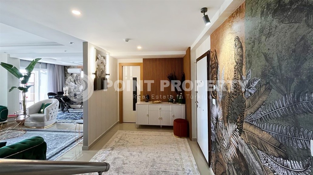 Stylish two-level apartment with designer renovation 800 meters from the sea, in a quiet area of Alanya - Cikcilli-id-7478-photo-10