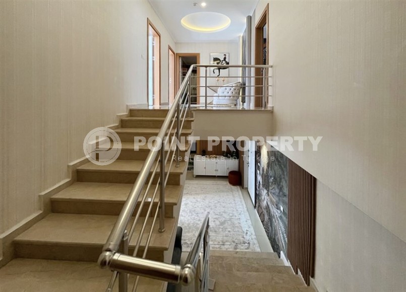 Stylish two-level apartment with designer renovation 800 meters from the sea, in a quiet area of Alanya - Cikcilli-id-7478-photo-11