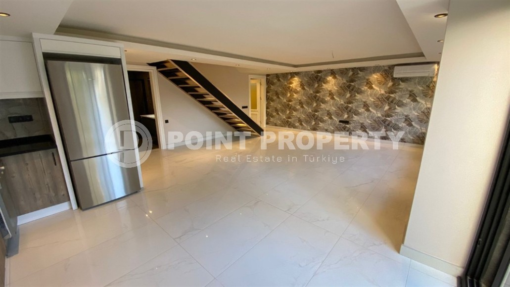 Двухуровневая квартира с качественной чистовой отделкой и полным набором бытовой техники, в 600 метрах от моря-id-7492-фото-3