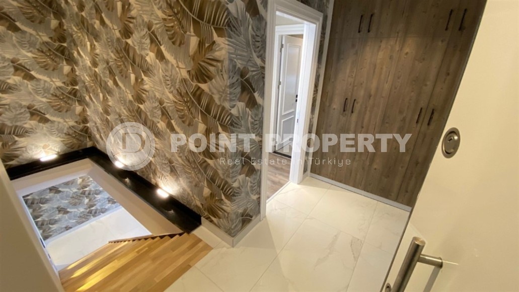 Двухуровневая квартира с качественной чистовой отделкой и полным набором бытовой техники, в 600 метрах от моря-id-7492-фото-12