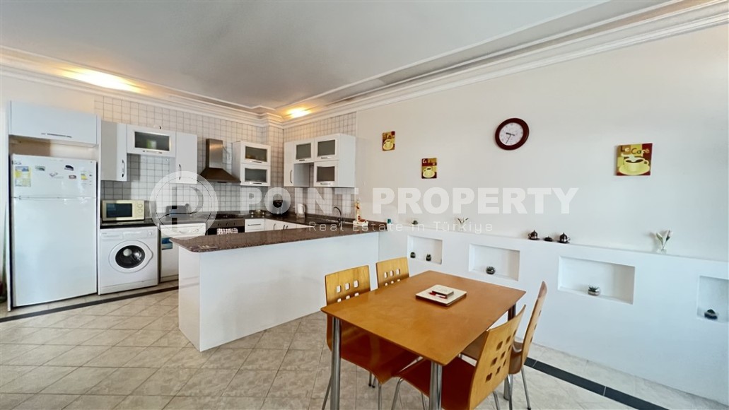 Доступная по цене квартира с мебелью и бытовой техникой в 250 метрах от моря, в центре района Оба-id-7496-фото-3