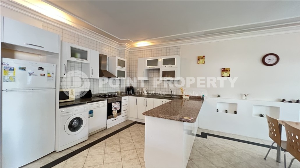 Доступная по цене квартира с мебелью и бытовой техникой в 250 метрах от моря, в центре района Оба-id-7496-фото-4