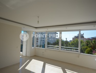 Просторная квартира, общей площадью 120 м2, в благоустроенном жилом комплексе, построенном в 2010 году-id-7499-фото-2