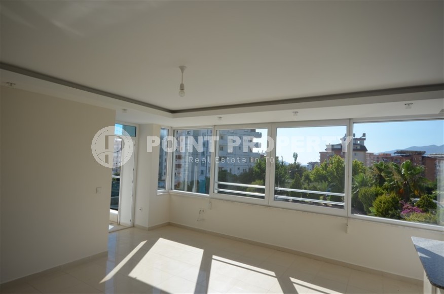 Просторная квартира, общей площадью 120 м2, в благоустроенном жилом комплексе, построенном в 2010 году-id-7499-фото-2