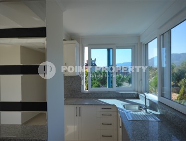 Просторная квартира, общей площадью 120 м2, в благоустроенном жилом комплексе, построенном в 2010 году-id-7499-фото-4