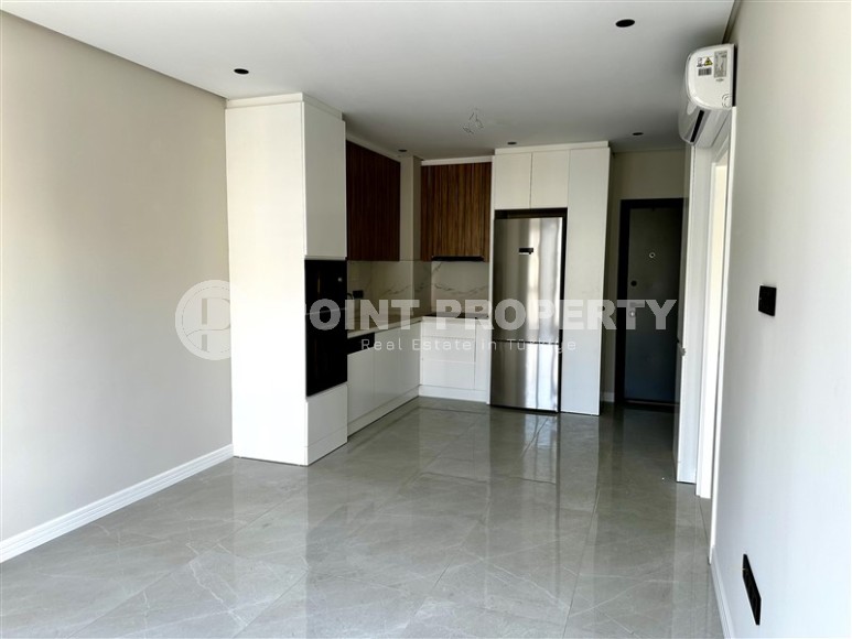 Новая квартира с качественной чистовой отделкой и полным набором бытовой техники, на 2-м этаже в резиденции премиум класса, введенной в эксплуатацию в 2023 году-id-7500-фото-3