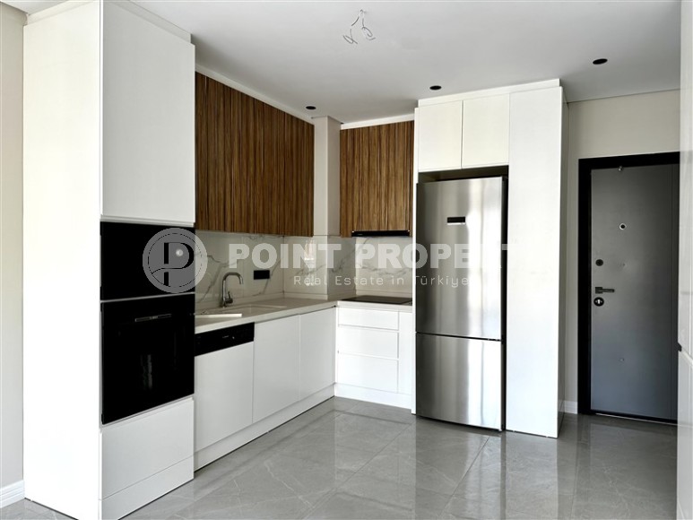 Новая квартира с качественной чистовой отделкой и полным набором бытовой техники, на 2-м этаже в резиденции премиум класса, введенной в эксплуатацию в 2023 году-id-7500-фото-4