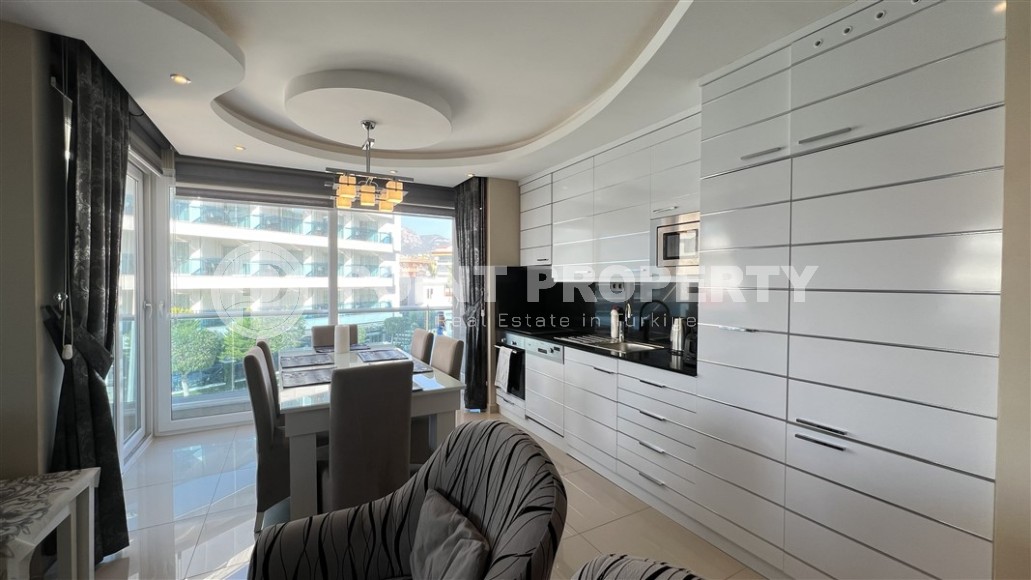 Stylish apartment with designer renovation, on the 2nd floor in a comfortable residential complex with hotel infrastructure, built in 2013-id-7504-photo-4