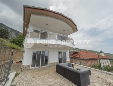 Detached two-storey villa overlooking the sea and Mount Kale, in an elite area - Tepe-id-7526-photo-1