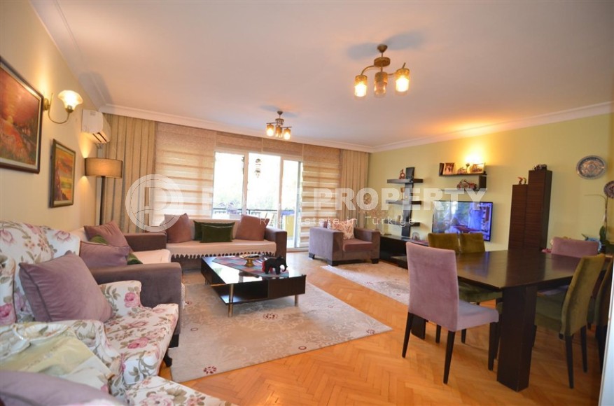 Просторная квартира 3+1 в центре Аланьи с возможностью получения гражданства Турции-id-7535-фото-2