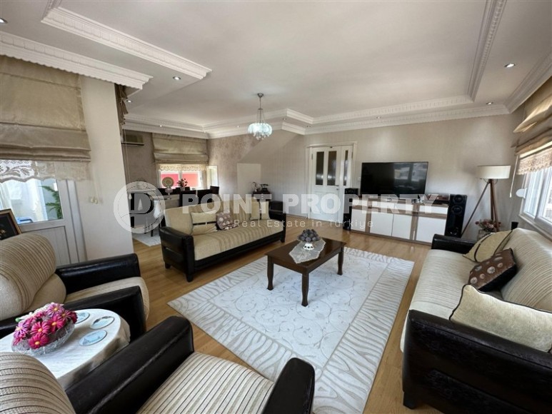 Large two-level apartment 4+1, with a total area of 285 m2, in the center of the modern area of Alanya - Cikcilli-id-7536-photo-3