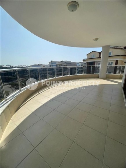 Linear apartment 4+1 with new renovation and high-quality finishing, on the 4th floor in a comfortable residential complex with hotel infrastructure-id-7540-photo-17