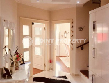 Spacious five-bedroom penthouse, 300m², in the center of Alanya, Buykhasbahce district.-id-1582-photo-3