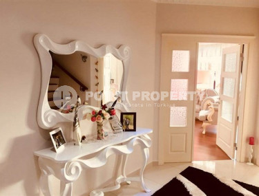 Spacious five-bedroom penthouse, 300m², in the center of Alanya, Buykhasbahce district.-id-1582-photo-4