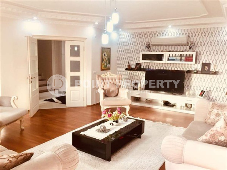 Spacious five-bedroom penthouse, 300m², in the center of Alanya, Buykhasbahce district.-id-1582-photo-6