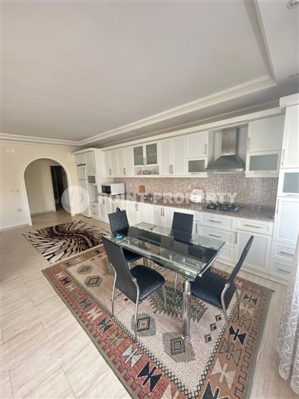 Уютная квартира с приятным светлым интерьером в 400 метрах от моря, в центре живописного районе Аланьи - Тосмур-id-7545-фото-2