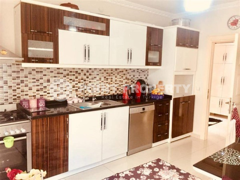 Spacious five-bedroom penthouse, 300m², in the center of Alanya, Buykhasbahce district.-id-1582-photo-15