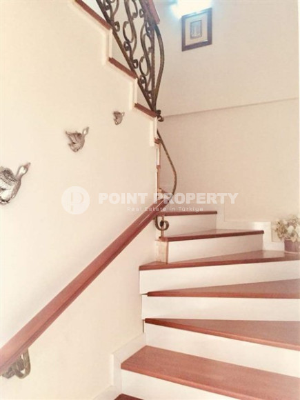 Spacious five-bedroom penthouse, 300m², in the center of Alanya, Buykhasbahce district.-id-1582-photo-18