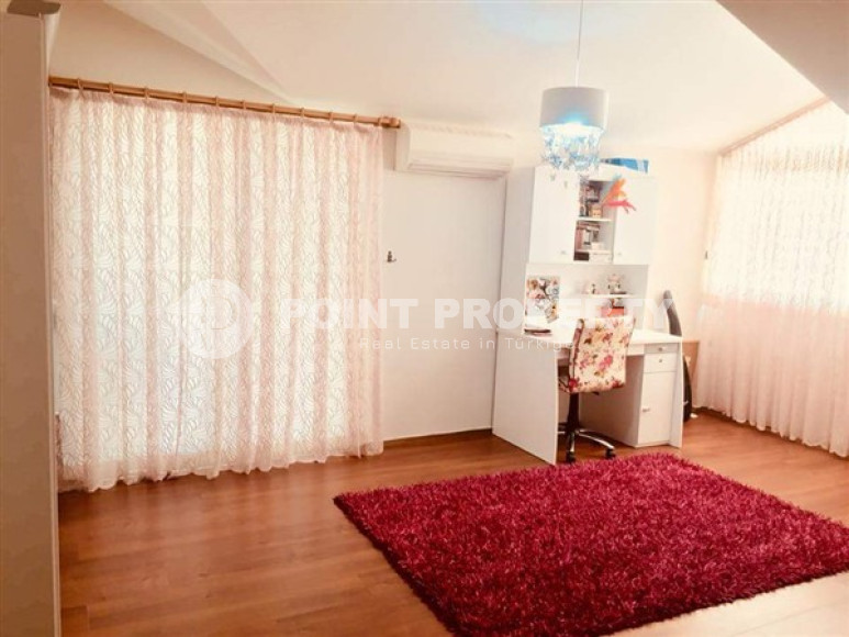 Spacious five-bedroom penthouse, 300m², in the center of Alanya, Buykhasbahce district.-id-1582-photo-20