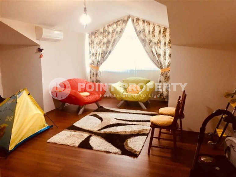 Spacious five-bedroom penthouse, 300m², in the center of Alanya, Buykhasbahce district.-id-1582-photo-21