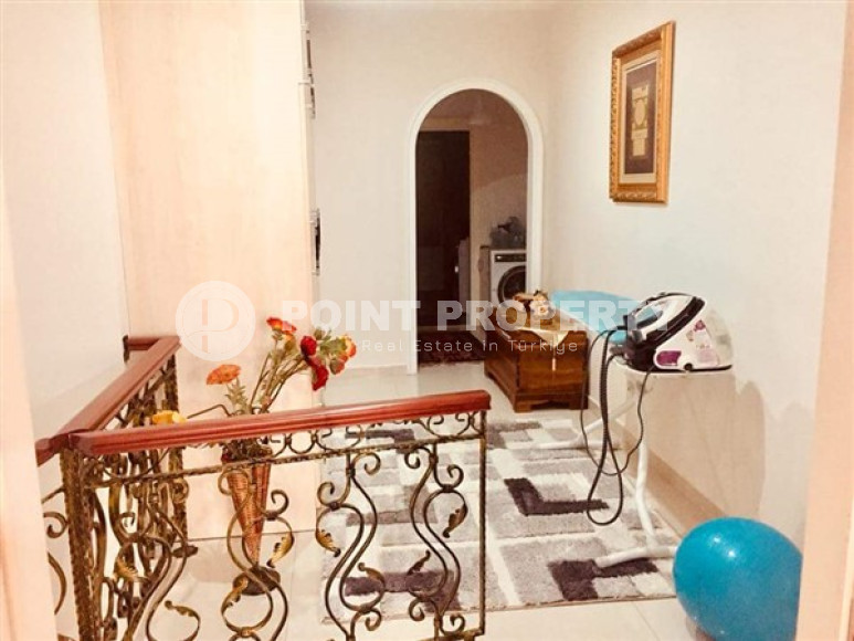 Spacious five-bedroom penthouse, 300m², in the center of Alanya, Buykhasbahce district.-id-1582-photo-23