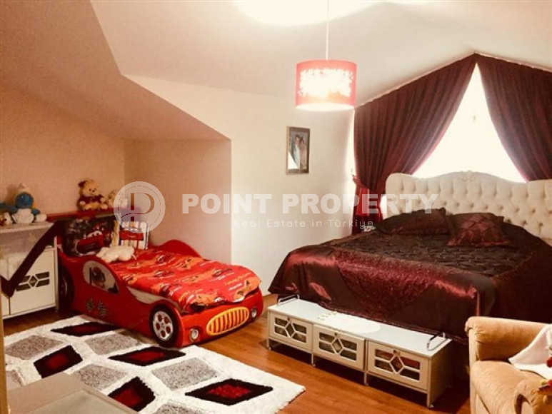 Spacious five-bedroom penthouse, 300m², in the center of Alanya, Buykhasbahce district.-id-1582-photo-24