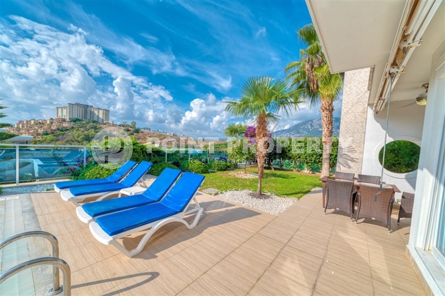 Атмосферная двухэтажная вилла с бассейном и цветущим садом, в 2200 метрах от моря-id-7556-фото-28