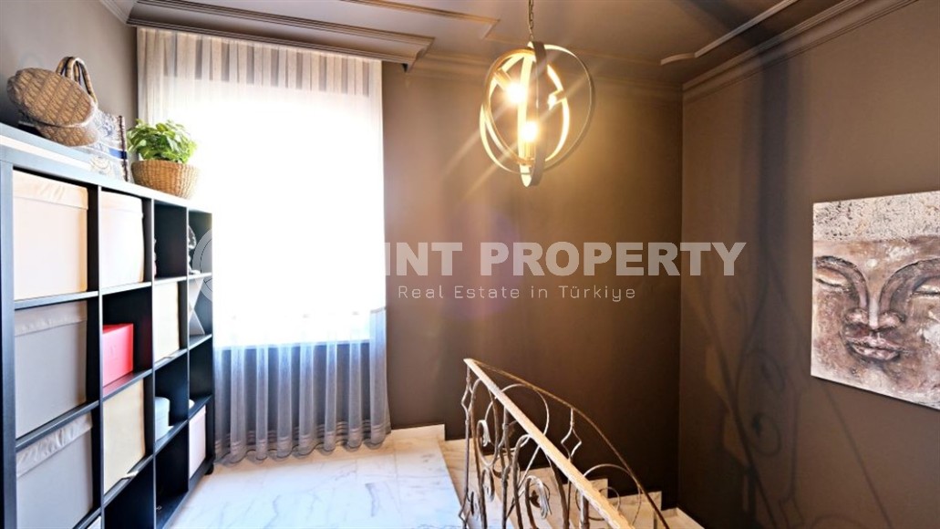 Villa built in 2007 with a new designer renovation, in the modern area of Alanya - Mahmutlar-id-7559-photo-10