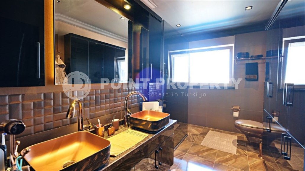 Villa built in 2007 with a new designer renovation, in the modern area of Alanya - Mahmutlar-id-7559-photo-18