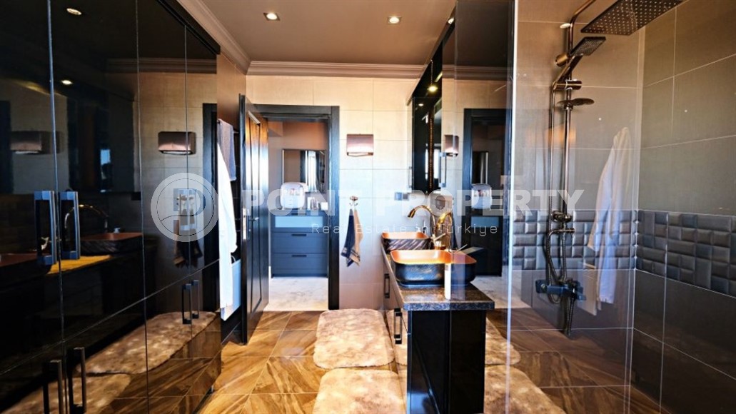 Villa built in 2007 with a new designer renovation, in the modern area of Alanya - Mahmutlar-id-7559-photo-19