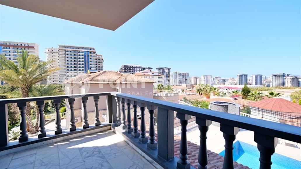 Villa built in 2007 with a new designer renovation, in the modern area of Alanya - Mahmutlar-id-7559-photo-22