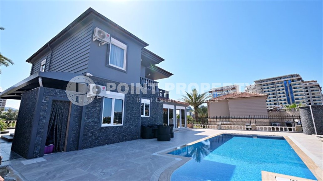 Villa built in 2007 with a new designer renovation, in the modern area of Alanya - Mahmutlar-id-7559-photo-24