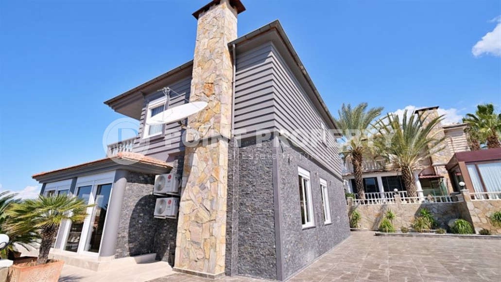 Villa built in 2007 with a new designer renovation, in the modern area of Alanya - Mahmutlar-id-7559-photo-26