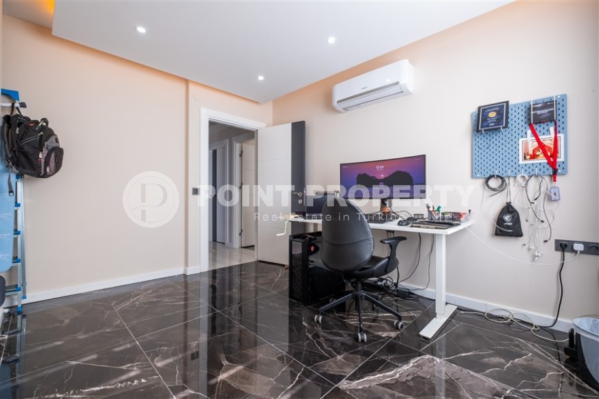 Bright, comfortable apartment with panoramic sea views, in a modern residential complex with rich internal infrastructure-id-7563-photo-9