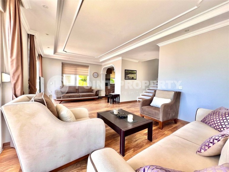 Симпатичная двухэтажная вилла 2009 года постройки, в трех километрах от центра района Каргыджак-id-7564-фото-2